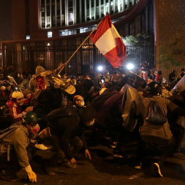 Imagen de las protestas callejeras en Perú contra el nuevo presidente, Manuel Merino.