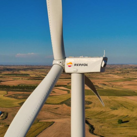 Un aerogenerador del complejo eólico Aguasvivas de Repsol en Aragón.