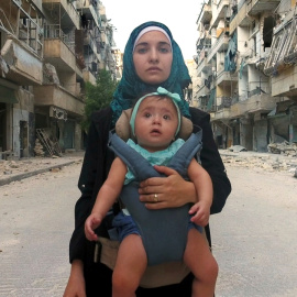 Waad al-Kateab con su hija Sama