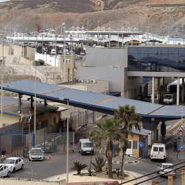 Imagen de la frontera del Tarajal, que separa Ceuta de Marruecos. EFE