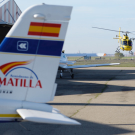 La Guardia Civil y el Ejército del Aire participan desde esta noche en un operativo de búsqueda de un ultraligero ocupado por dos personas y desaparecido desde ayer por la tarde, tras despegar del aeródromo de Matilla de los Caños (Valladolid).