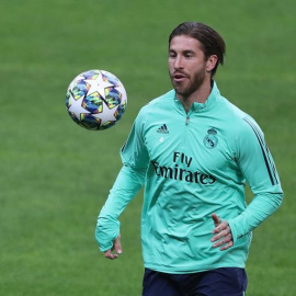 Sergio Ramos durante el entrenamiento del Real Madrid en el estadio Al Sami Yen de Estambul. /EFE