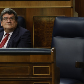 El ministro de Inclusión, Seguridad Social y Migraciones, José Luis Escrivá, durante la sesión de control del Gobierno celebrada este miércoles en el Congreso en Madrid.