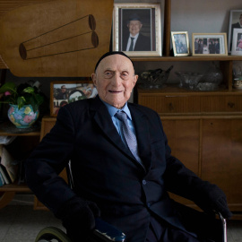 Foto de enero de 2015 de Israel Kristal en su domicilio en la localidad israelí de Haifa. EFE/EPA/ABIR SULTAN