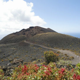 Vista general de uno de los volcanes de Cumbre Vieja, una zona al sur de la isla que podría verse afectada por una posible erupción volcánica.
