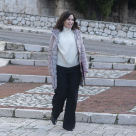La presidenta de la Comunidad de Madrid, Isabel Díaz Ayuso, durante la inauguración de la X Asamblea Nacional de la Asociación los Pueblos más Bonitos de España, en el Teatro Lope de Vega de Chinchón.