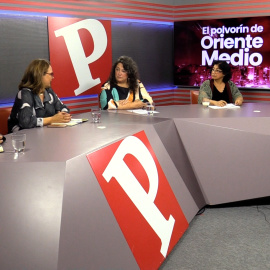 De izquierda a derecha en la mesa: Juan Antonio Sanz, Ruth Ferrero, Virginia P. Alonso, Nazanín Armanian y Leila Nachawati.