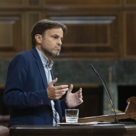 El presidente del grupo parlamentario de Unidas Podemos y En Comú Podem en el Congreso, Jaume Asens, interviene en una sesión plenaria, en el Congreso de los Diputados, a 15 de septiembre de 2022