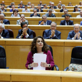 La ministra de Hacienda, María Jesús Montero, en el Senado durante el debate de los vetos al proyecto de Ley de Presupuestos Generales del Estado de 2018. EFE/Juan Carlos Hidalgo
