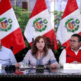 La presidenta de Perú, Dina Boluarte, durante una reunión con alcaldes y gobernadores en el Palacio de Gobierno, en Lima, Perú, a 17 de diciembre de 2022.