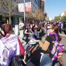 Imagen de la cadena humana de mujeres desplegada.