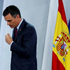 El presidente del Gobierno, Pedro Sánchez, tras una rueda de prensa ofrecida esta tarde en el Palacio de La Moncloa.