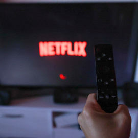 14/10/2022 Un usuario se conecta a la plataforma Netflix en Madrid