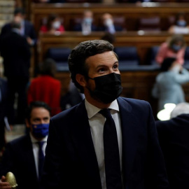 El líder del Partido Popular, Pablo Casado a su llegada este miércoles al pleno del Congreso donde el gobierno explica los indultos a los líderes independentistas e informar de la situación política y económica, así como de los últimos consejos eu