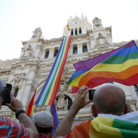 Activistas trans reclaman que en su documentación aparezca su nombre sentido / EFE