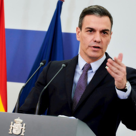 El presidente de Gobierno, Pedro Sánchez, durante la rueda de prensa ofrecida hoy tras participar en la reunión extraordinaria del Consejo Europeo en Bruselas.