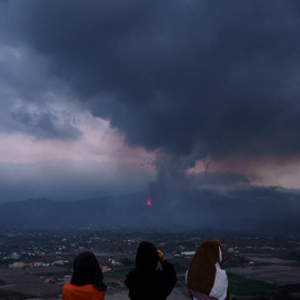 22/09/2021 nube volcán