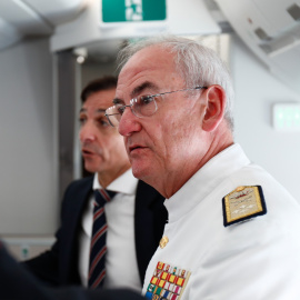 El director de Producción de Iberia, Rafael Jiménez Hoyos y el Almirante General Jefe de Estado Mayor de la Armada, Teodoro López Calderón
