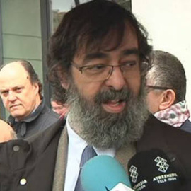 El juez Ricardo González a las puertas de la Audiencia de Navarra, en una imagen de televisión.