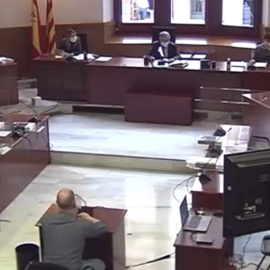 Captura del senyal emès pel TSJC durant el judici a un jove de Vilafranca del Penedès acusat d'atemptat a l'autoritat i desordres públics a les manifestacions a Barcelona pel primer aniversari de l'1-O.