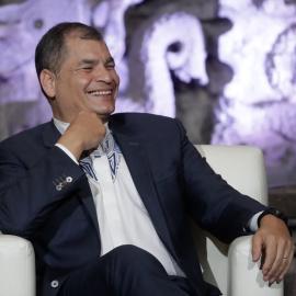 El expresidente ecuatoriano Rafael Correa participa en una conferencia en México en noviembre de 2019.