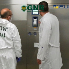 Imagen de la operación en la que se revisan las condiciones sanitarias de la empresa. - Guardia Civil