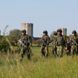 Una patrulla militar sueca en la isla de Gotland. AFP/Soren Andersson