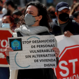 Diferentes organizaciones se han concentrado en la Plaza el Ayuntamiento de Valencia para exigir una Ley que Garantice el Derecho a la Vivienda.