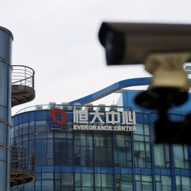 El logo de Evergrande en el edificio Evergrande Center, en Shanghai. REUTERS/Aly Song