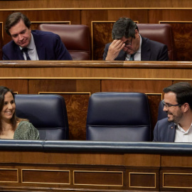 La ministra de Derechos Sociales y Agenda 2030, Ione Belarra, y el ministro de Consumo, Alberto Garzón, en una sesión plenaria, en el Congreso de los Diputados, a 30 de junio de 2022.