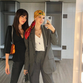 Elena y Emi Huelva posan juntas en la gala de los 40 Music Awards a 7 de noviembre de 2022