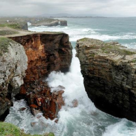 Arco desprendido en la playa de As Catedrais.