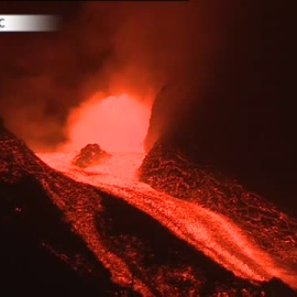 Evacuan 4 barrios de Tazacorte ante el avance de la lava hacia el mar.