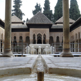 El Patio de los Leones de la Alhambra de Granada. EFE