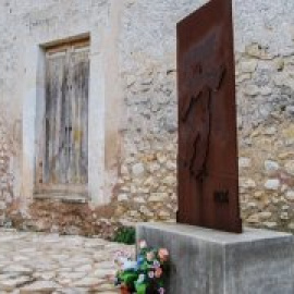 Cuando la pared de atrás de una iglesia del siglo XVIII se convirtió en un paredón franquista