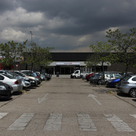 Vista de una de las calles del aparcamiento de la estación de Aravaca, Madrid.