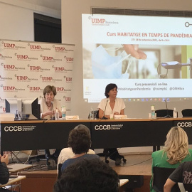 Imatge de l'acte on s'ha presentat el nou informe de l'Observatori Metropolità de l'Habitatge.