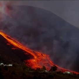 La lava del Cumbre Vieja avanza más fluida y más rápida que en día anteriores