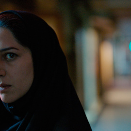 Zar Amir-Ebrahimi en una fragmento de 'Holy Spider'