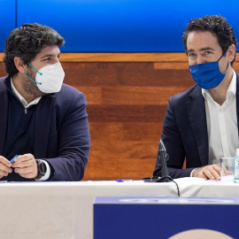 El secretario general del PP, Teodoro García Egea, y el presidente de Murcia, Fernando López Miras.