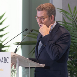 El líder del Partido Popular, Alberto Núñez Feijóo, interviene durante el Foro ABC. E.P./Eduardo Parra