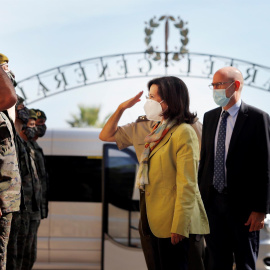 La ministra de Defensa, Margarita Robles, visita la sede del Mando de Operaciones Especiales (MOE) en Alicante para conocer de primera mano la labor realizada por el personal de la unidad durante la operación de evacuación de personal en Afganistán.