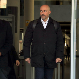 Saül Gordillo en sortir de la Ciutat de la Justícia després de declarar amb el seu advocat
