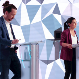 Los candidatos a la presidencia de la Comunidad de Madrid, Pablo Iglesias y Rocio Monasterio, durante el debate electoral en los estudios de Telemadrid. EFE / Juanjo Martín