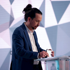 El candidato a la presidencia de la Comunidad de Madrid por Unidad Podemos, Pablo Iglesias, durante el debate de los aspirantes a presidir el gobierno madrileño en los estudios de Telemadrid. EFE/Juanjo Martín
