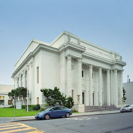 Sede en san Francisco de Internet Archive, que fue antes una iglesia de la Cienciología.