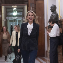 La vicepresidenta y ministra de Trabajo y economía Social, Yolanda Díaz, a su salida de una sesión plenaria, en el Congreso de los Diputados, este martes.