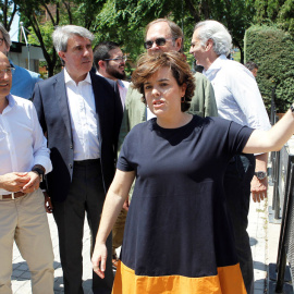 Soraya Sáenz de Santamaría, durante un acto con militantes en Coslada, Madrid. EFE