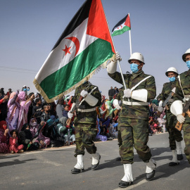 Desfile de las tropas saharauis durante la celebración del 45 aniversario de la declaración de la República Árabe Saharaui Democrática.