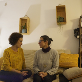 La Isi i l'Elena, dues veïnes del bloc de Tapioles, 15.